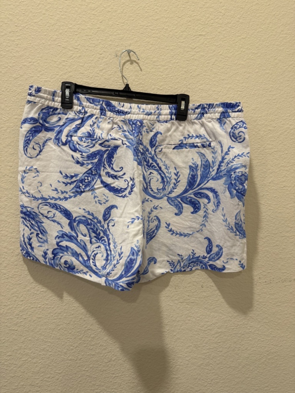 Ladies Lauren Ralph Lauren blue & white linen shorts size XL - Like New - Picture 2 of 4